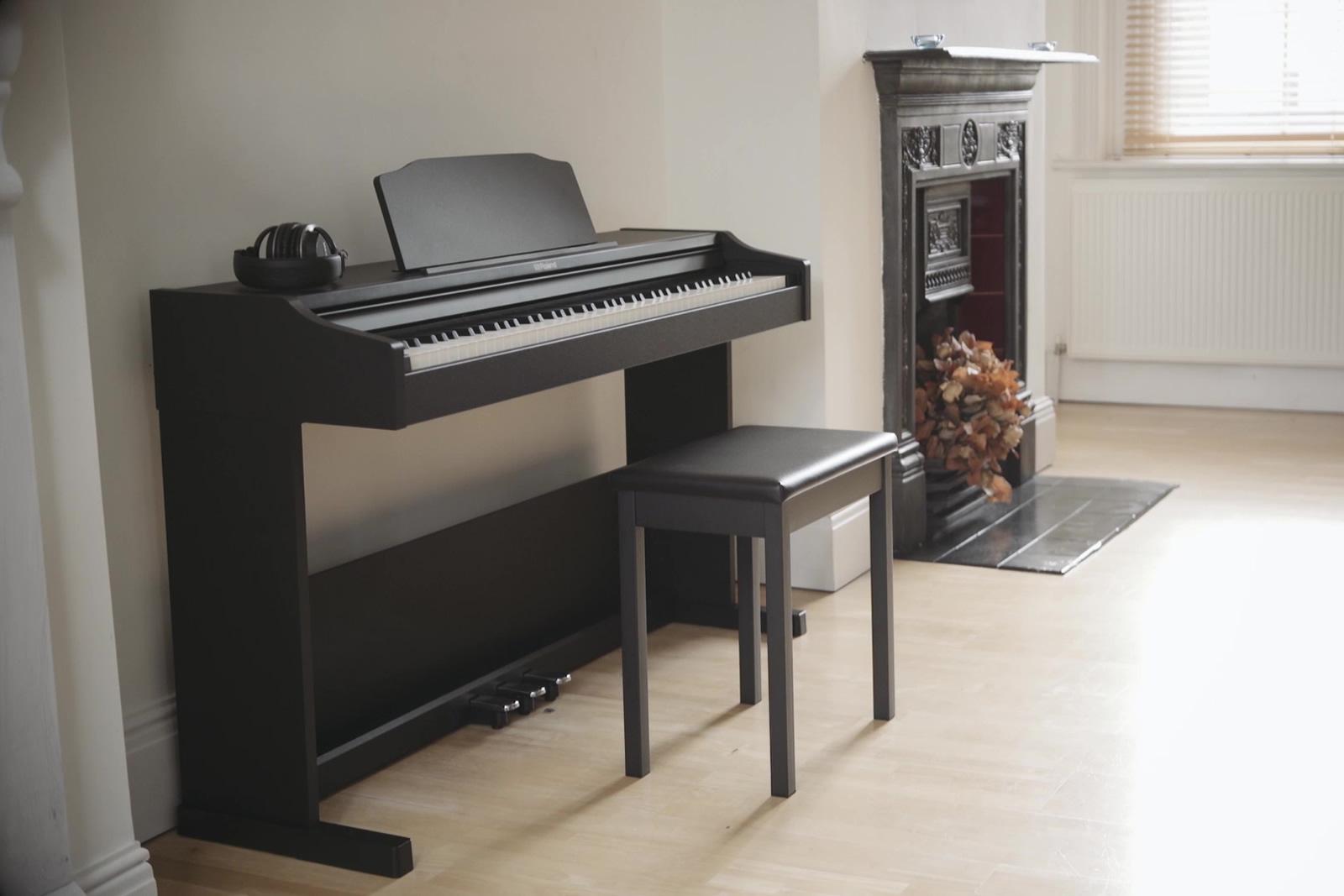Đàn piano điện Roland RP-102 có thiết kế sang trọng
