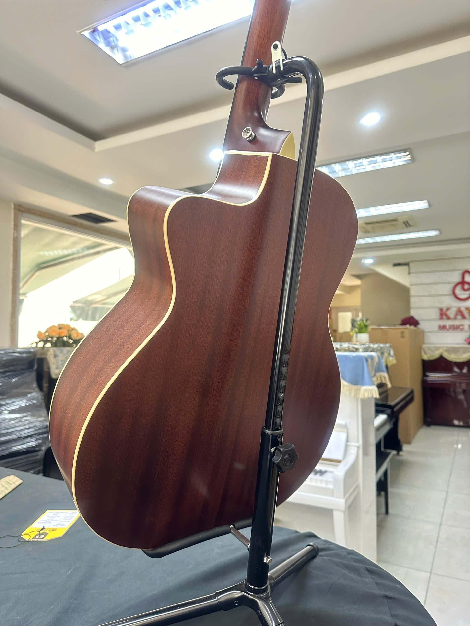 N Guitar Acoustic Saga Sf Gc