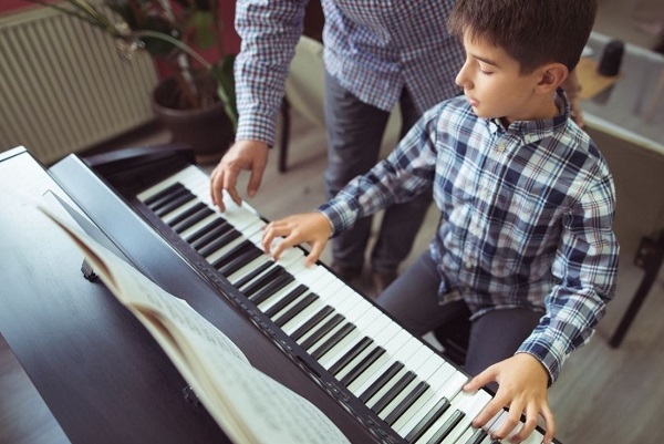 các loại đàn piano phù hợp cho trẻ em