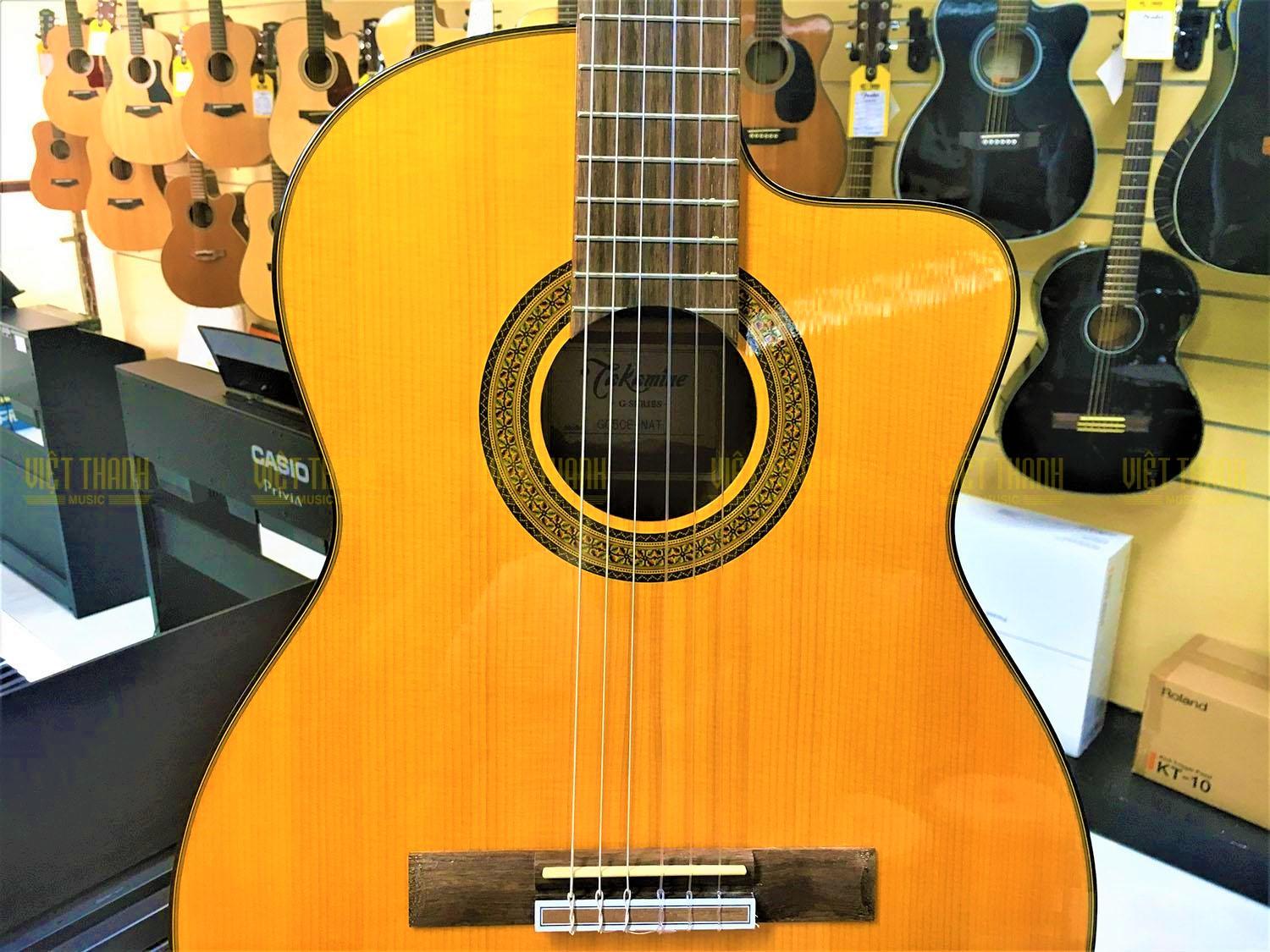 Đàn guitar Takamine GC5CE có màu ắc trang nhã