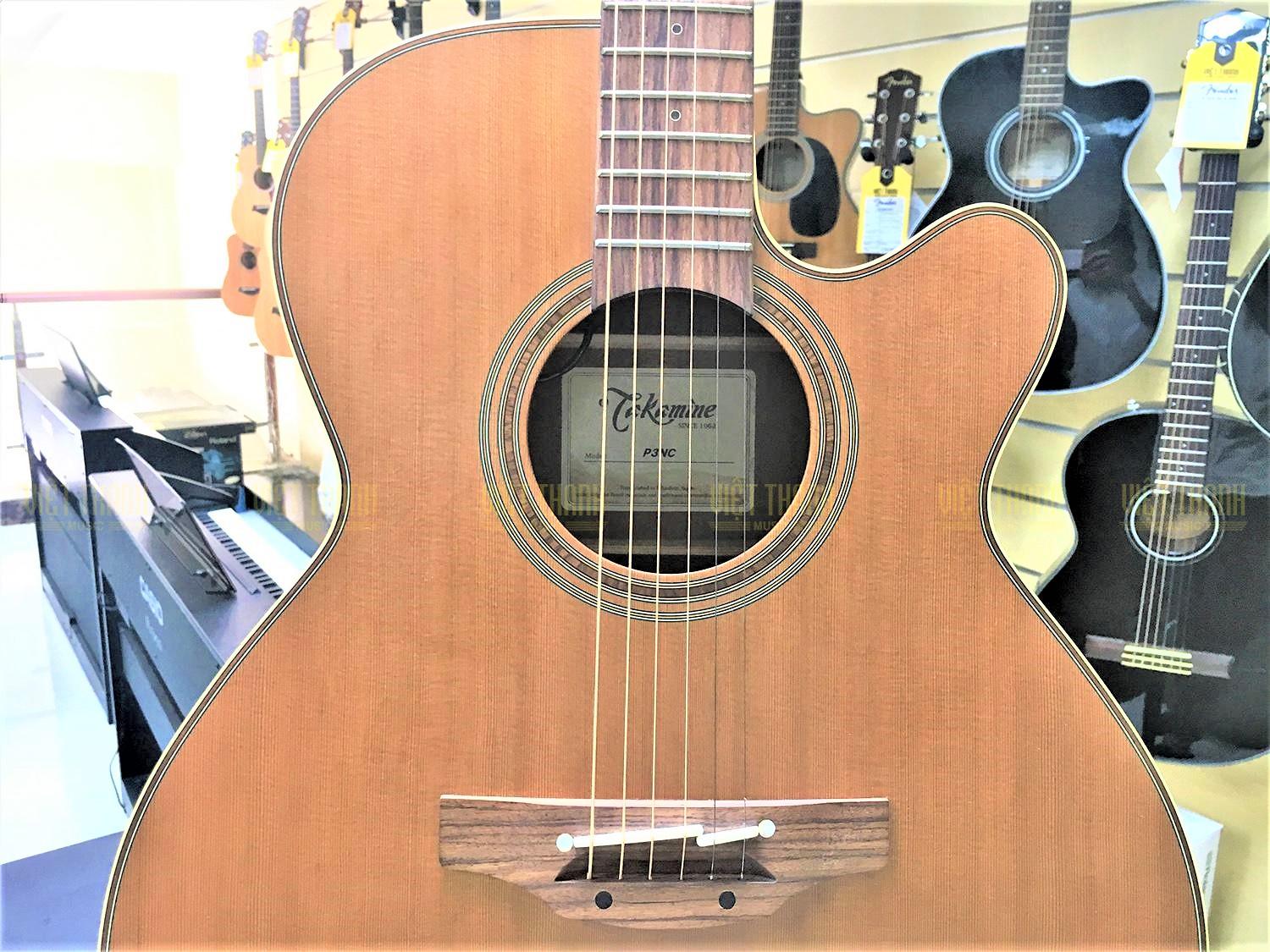 Đàn guitar Takamine P3NC bề mặt chất liệu gỗ tuyết tùng nguyên miếng