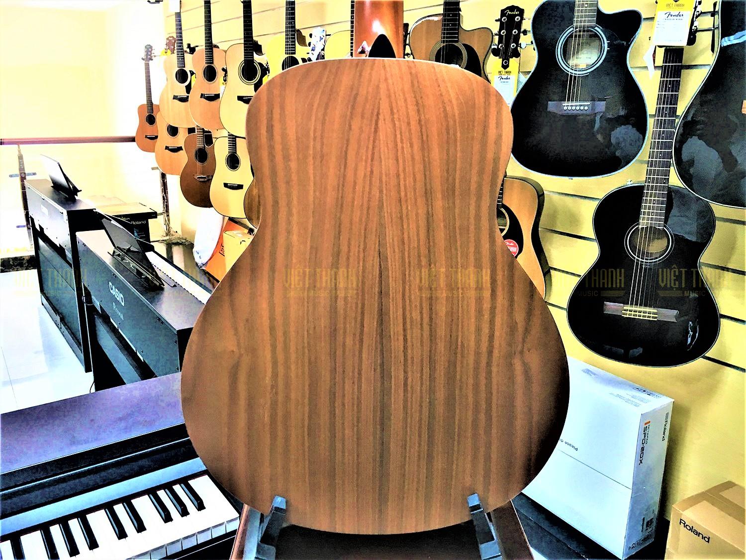 Đàn guitar Taylor GS Mini mặt sau và hông có chất liệu gỗ  Solid Spruce nguyên khối