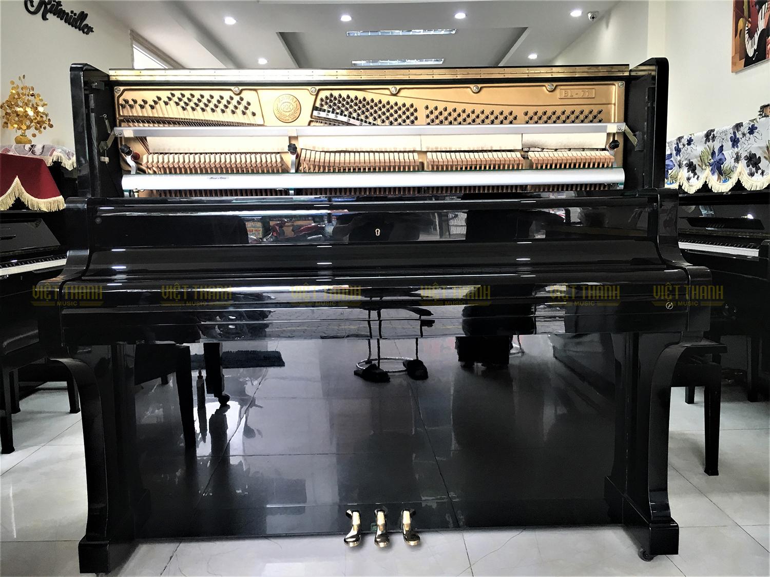 Đàn piano Kawai BL-71 có chất liệu gỗ tự nhiên 100%