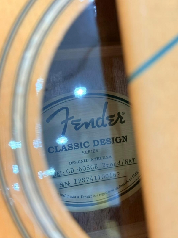 Guitar Fender CD-60SCE