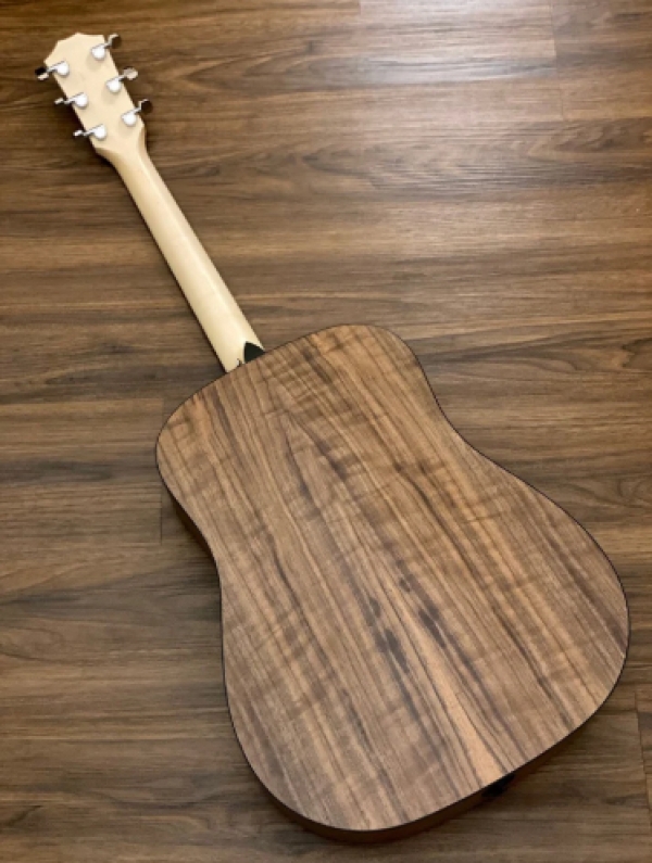 Guitar Taylor 110E
