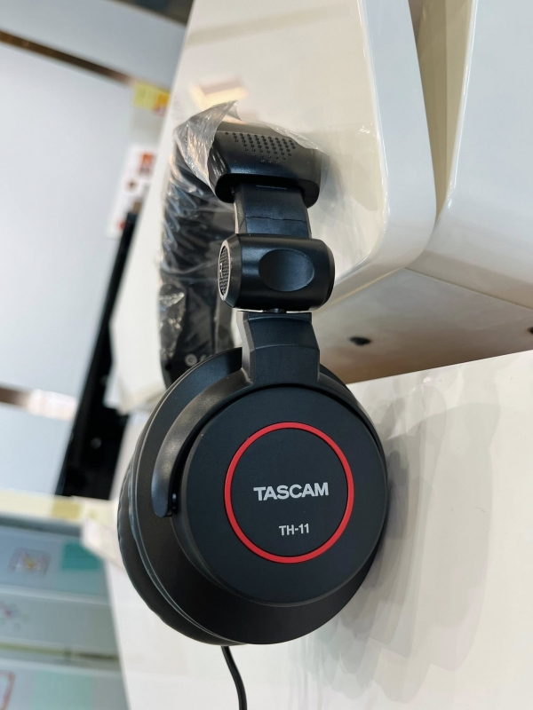 Tai nghe Tascam TH-11