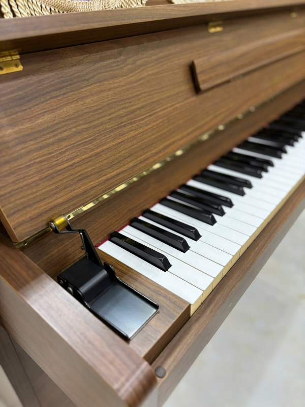 Piano Yamaha LU-101