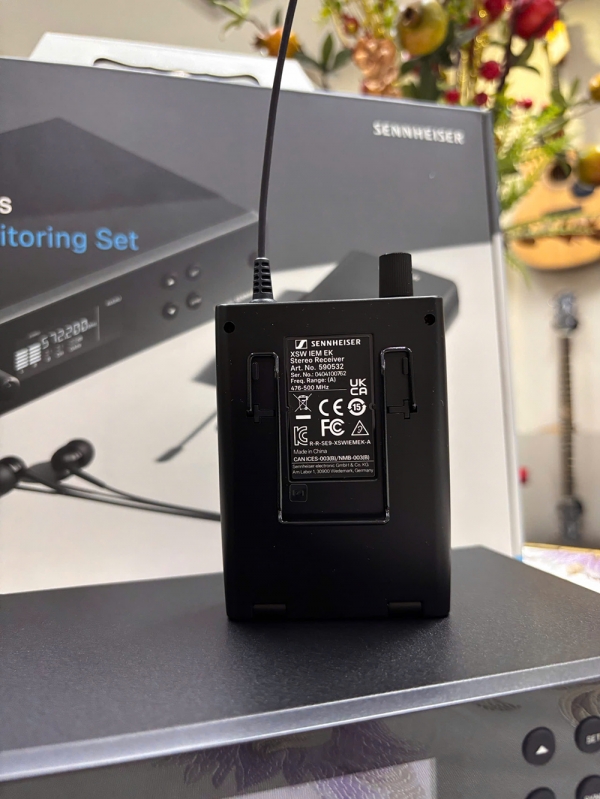 Hệ Thống In-ear Monitor Không Dây Sennheiser XSW IEM SET