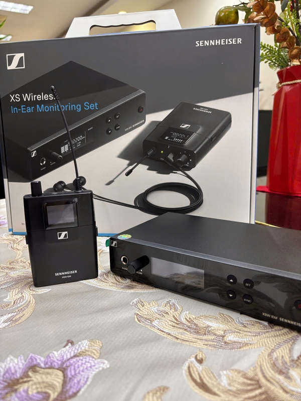 Hệ Thống In-ear Monitor Không Dây Sennheiser XSW IEM SET