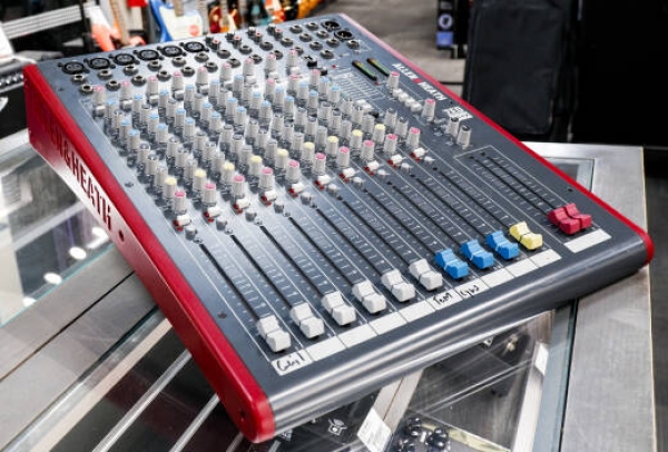 Mixer Allen&Heath ZED-12FX