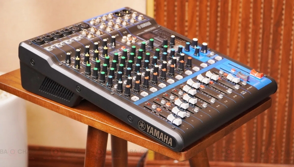 Mixer Yamaha MG12XU