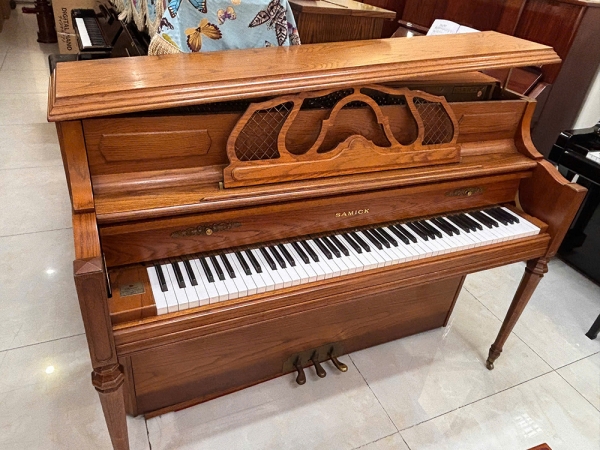 Piano Samick SC502A