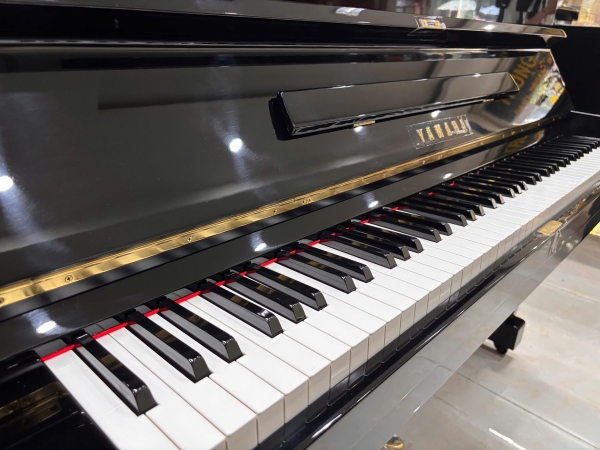 Piano Yamaha U1E màu đen bóng
