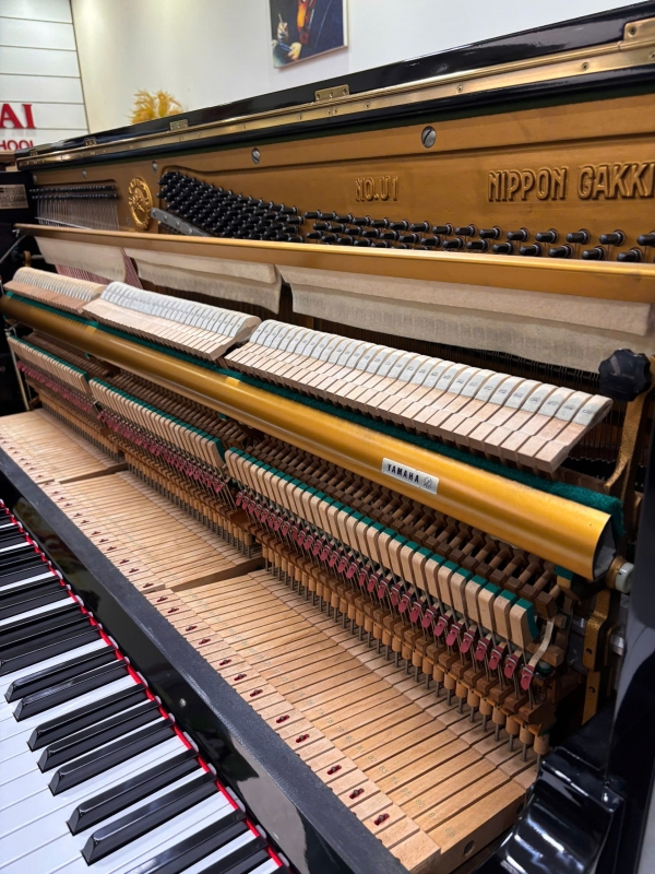 Piano Yamaha U1E màu đen bóng