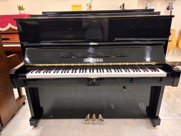 Piano Yamaha U1E màu đen bóng