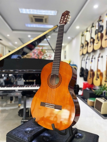  Yamaha C40